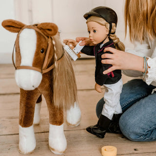 COMBING HORSE