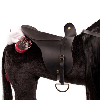COMBING HORSE