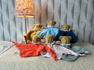 BEAR COMFORTER W RATTLE (20CM)